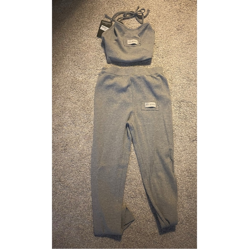 Two piece set - Picture 2 of 2